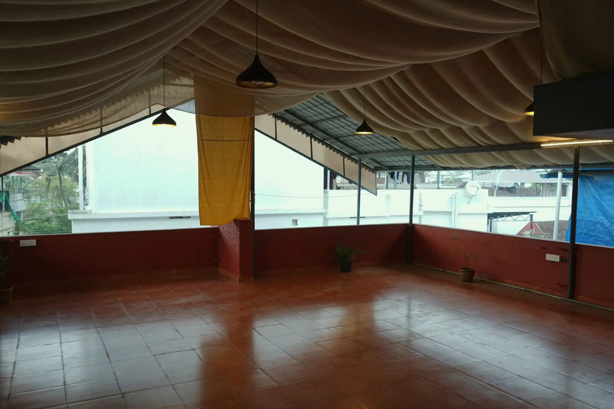 Rooftop area for meet ups, small gatherings