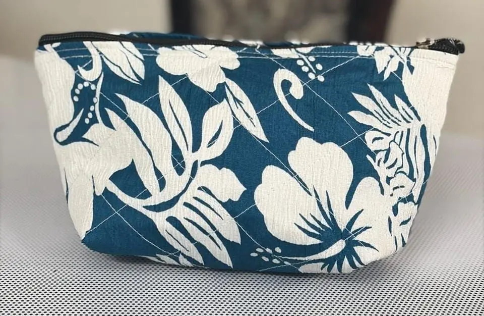 A plain piece of fabric became a zip pouch