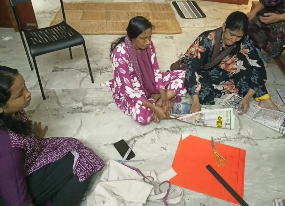 Curved cuts on handloom fabric are still not clean
