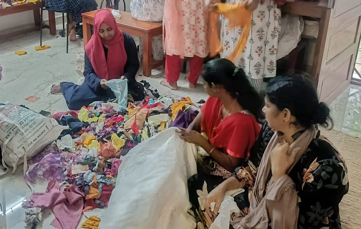 A relaxed session of sorting fabric and practising stitches
